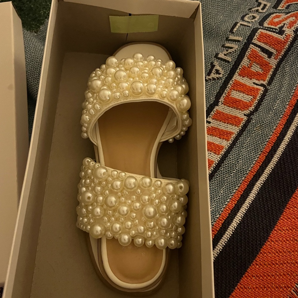 Viral Target Pearl Sandals- 8.5